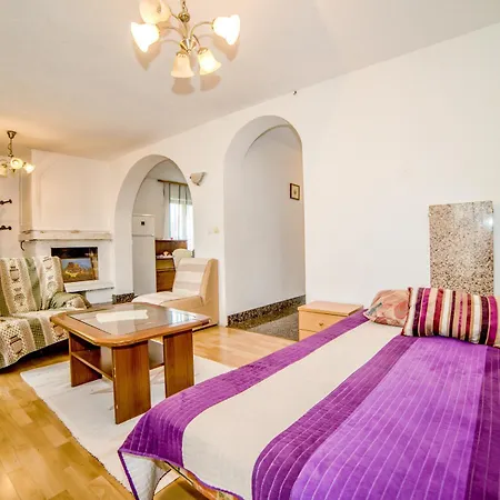 Ivanka 378 Rovinj