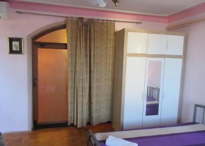 Ivanka 378 아파트 로비니