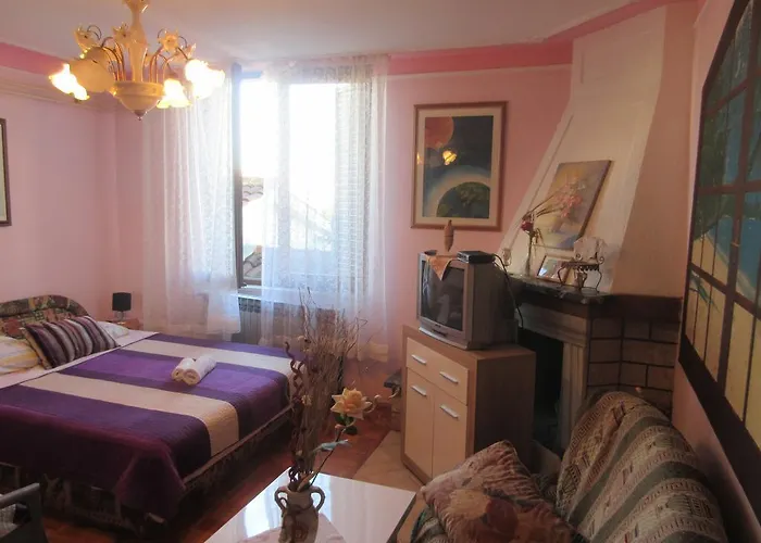 Ivanka 378 아파트 로비니