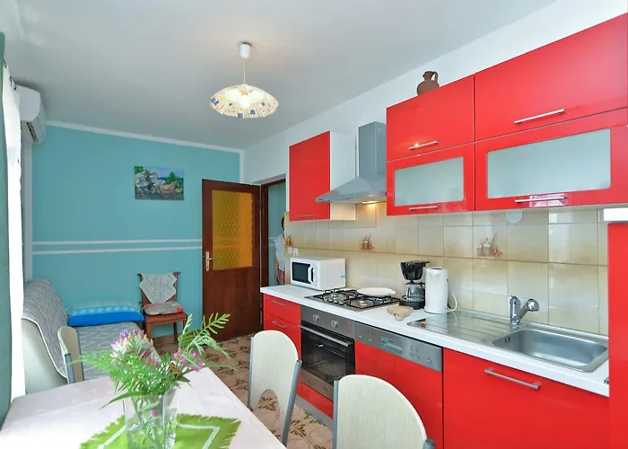 아파트 Ivanka 378 로비니